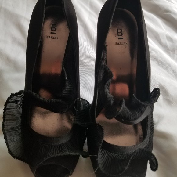 Black Ruffle Stacked Stiletto Baker's Ricki - Picture 5 of 6